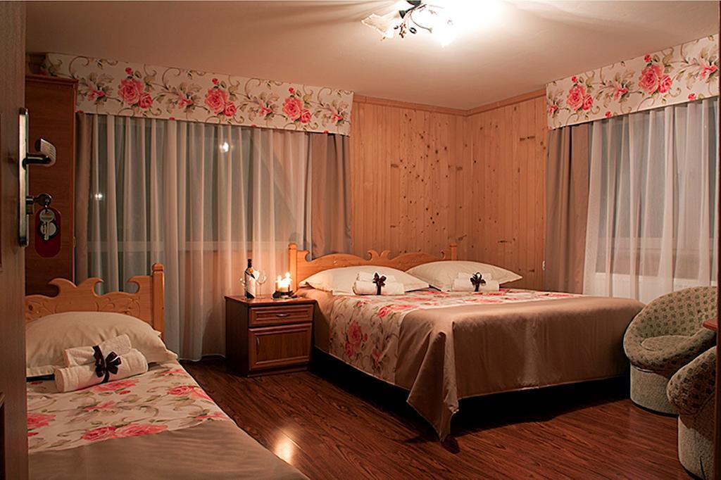 Bukowianski Dworek Bed and Breakfast Bukowina Tatrzańska Rum bild
