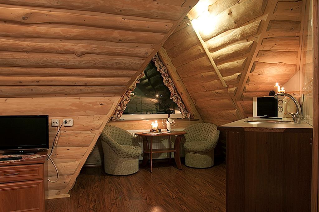 Bukowianski Dworek Bed and Breakfast Bukowina Tatrzańska Rum bild