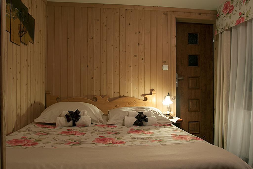 Bukowianski Dworek Bed and Breakfast Bukowina Tatrzańska Rum bild